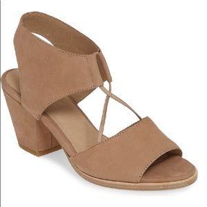 Eileen Fisher | Doe Sandal in Color ‘Earth’